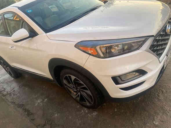 السلام عليكم اخواني الاعزاء 
توكسان للبيع فقط موديل 2019
رقم بغداد بسمي هزه ورقم جديد 
ماشيه mi94 
السياره جديده وارد امريكي حادثهه كما موضح في الصور 
البنيد مصلح نفسه ومقدمه القماره جزء بسيط صبغ صور الحادث في المنشور 
لون ابيض صدفي محرك 2400 
السياره كلهه ليبل واحد 
مابيهه ولا شخص ولا رصعه 
ويل كروم
رادار امامي 
تحديد المسار 
توقف ذاتي 
سايد بريك بصمه 
شاشه كبيره تدعم الكار بلي 
كامره دواره
السعر المطلوب 168 $
الاستفسار الاتصال على 
***********
