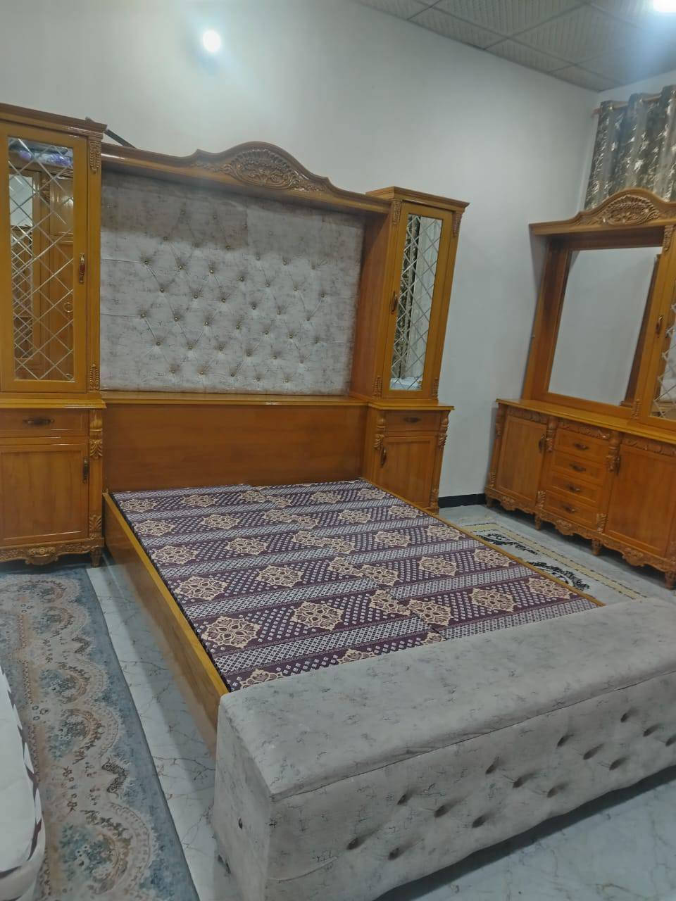 غرفة نوم للبيع صاج عراقي  جديدة استعمال قليل  للاستفسار ***********
