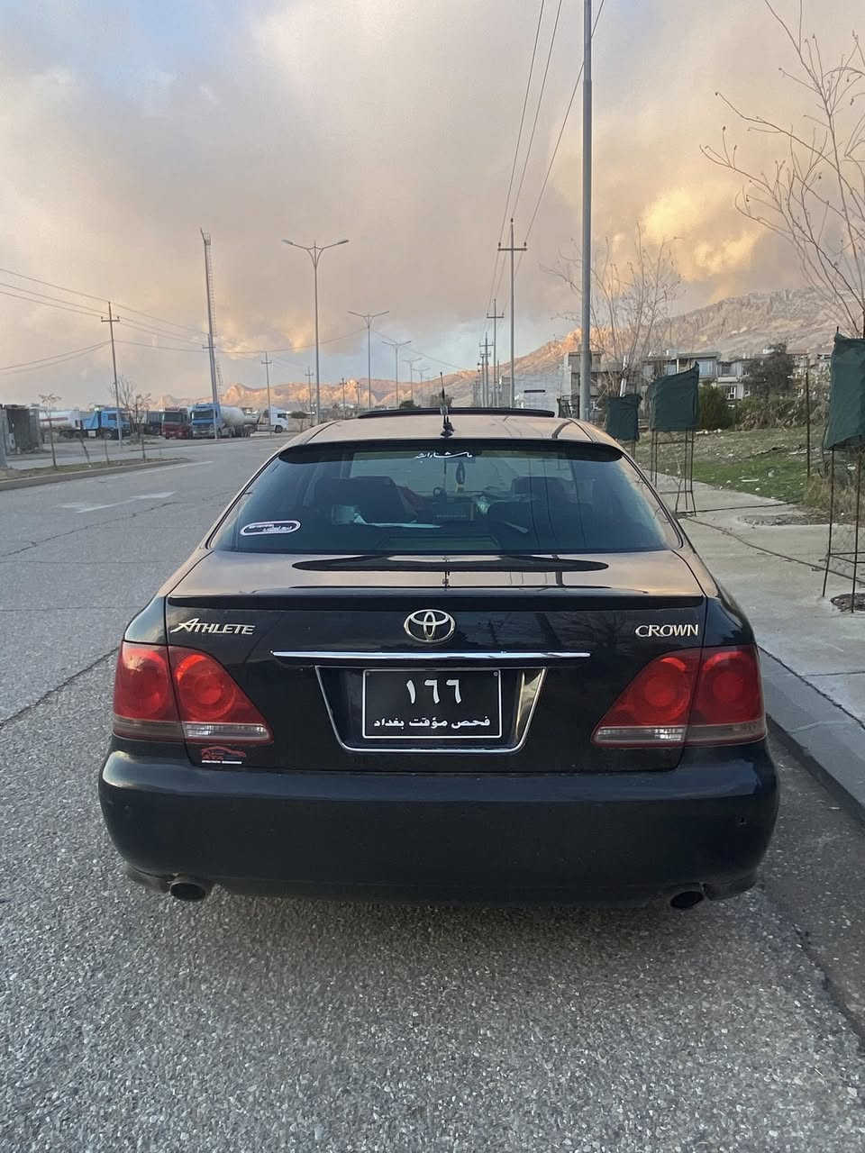 شاهانە ساخ 
کەڤەرو شاسیو بویاخ بەشەرت
جوار دوکمەی مەکینە ١٨٠
سلایت 
***********
