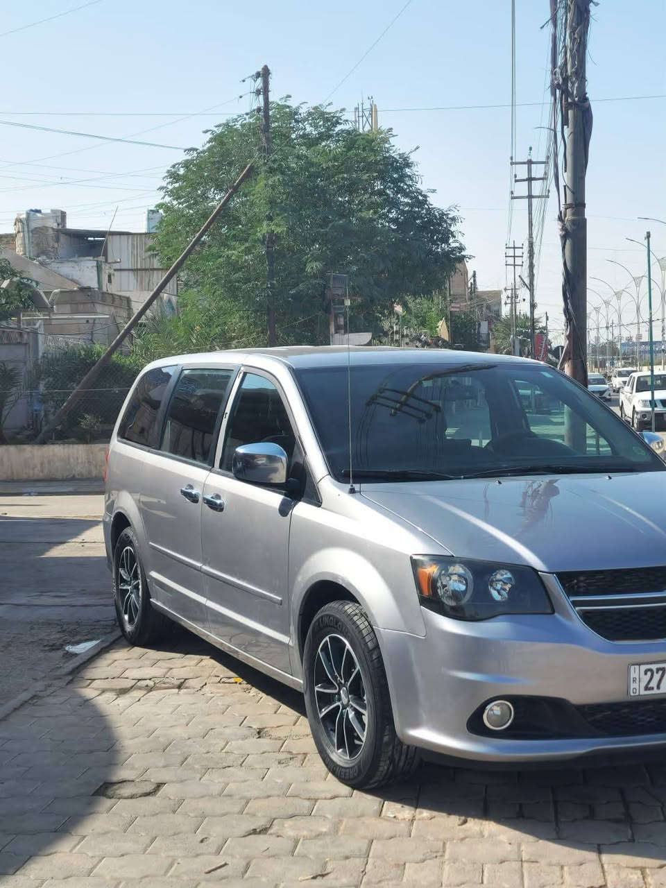 دوج كرفان موديل ٢٠١٧ جاهزه مكينة  كير حدادية تبريد تتفى طخم تاير جديد جام ٦كهرباء رقم نكليزي جديد بسمي ماشيه ٨٧ ألف حادثة جاملاغ امامي وقبق الجنطة بدون دواخل بدون ايرباك سعر ١٧٠ وستفسار هذ رقم راعيه ***********
