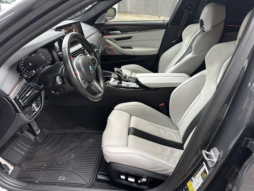 السيارة للبيع من جورجيا تبليسي العاصمة الجورجية
الدخول على العراق عن الطريق السياحية 
 بي ام دبليو M5 4.4 موديل 2021
المسافة المقطوعة 39الف
المعروضة بالسعر 237ورقة 

 نوع الهيكل: سيدان، الحالة: جيدة، نوع المحرك: بنزين، القوة: 625 حصان، سعة المحرك: 4.4 لتر، الدفع: رباعي، عدد الأبواب: 4/5، عدد المقاعد: 4-5

فتحة سقف، ناقل الحركة: أوتوماتيكي، عجلة القيادة: يسار، نظام هيدروليكي، نظام منع انغلاق المكابح (ABS)، نظام التحكم الإلكتروني بالثبات (ESP)، عدد الوسائد الهوائية: أكثر من 6، قفل مركزي، نظام إنذار، مانع تشغيل المحرك، نوافذ كهربائية، مقاعد جلدية، مقاعد مدفأة، مكيف هواء، نظام تحكم مناخي ثنائي المناطق، الخامة: جلد، اللون: رمادي، مساعد ركن السيارة، نظام ملاحة، كمبيوتر رحلات، مثبت سرعة، عجلات معدنية، عدد الأسطوانات: 8، كاميرا خلفية


**إذا كنت صاحب هذا الإعلان وتريد حذفه لأي سبب، رجاءا أرسل رسالة إلى الدعم الفني**