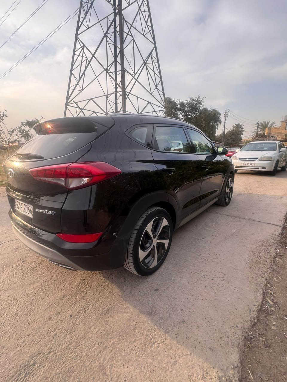 توسان ٢٠١٧ اربيل باسمي
رقم وهزة جديدة 
مناقصها اي شي 
فول عدا الفتحة
فقط بنيد مصبوغ
بيها بارد خفيفي 
السعر ١٤٥ بيها مجال شي بسيط 
تحويل وكاله جاهز.
حساسات 
اشاير مري 
بصمة عدد اربع
كشنات تدفئة تبريد
جنطة شفط
مكان بغداد غزاليه
حادثها باب الخلفي جهة اليمنه والباب مبدل نفس اللون
اكرر صبغ فقط بنيد اثر خدوش.
محرك ١٦٠٠ تيربو
الاتصال *********** بغداد, العراق
