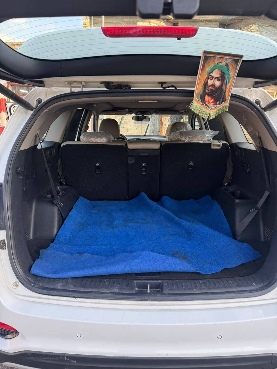 سلام عليكم سياره سورنتو للبيع وارد خليجي مواصفات لسياره 7راكب 3 قطع تدفئه تبريد مكينه 6سلندر كير ولمكينه كفاله بدون فورويل كشنات جلد سعر 255/للتواصل***********  لعنوان بغداد
