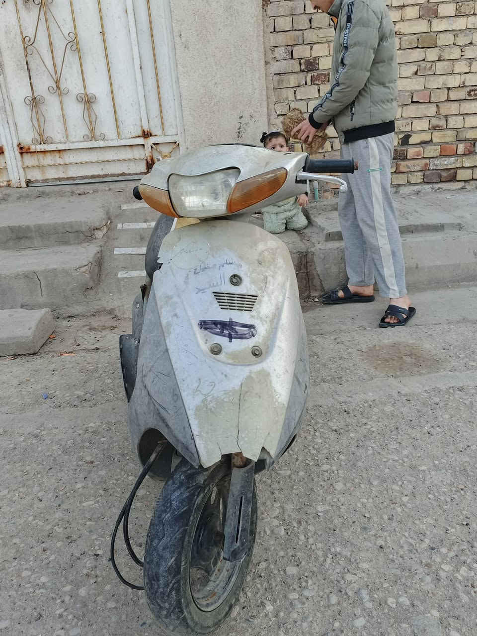 سلام عليكم شباب دراجة سازوكي لل بيع الدراجة متروكة طفت عدي وبعد ما اشتغلت وما سويتهة ابيع كوم حديد مع العلم صالنصة وقايش جدد اكرر ابيع كوم حديد السعر 150 وبيهة مجال لل شراي لل اتصال ***********
