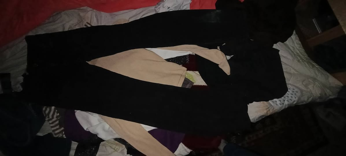 م
ملابس مقاس 36 نظيفة، ابيعها بنص السعر اللي يريد يحجز اكثر من قطعة يحط صورها بالتعليقات وانطيه سعرها شرط هو يجي يستلمها ويدفع كاش وممنون منكم أخوتي


**إذا كنت صاحب هذا الإعلان وتريد حذفه لأي سبب، رجاءا أرسل رسالة إلى الدعم الفني**