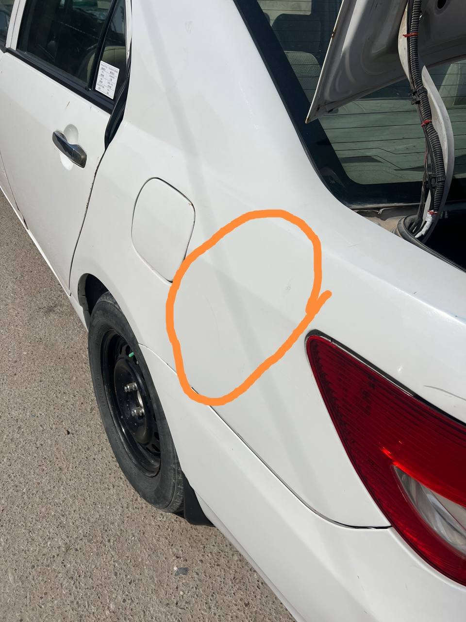 السلام عليكم بيوايدي ٢٠١١ f3 
محرك بي خيط بخار 
كير عادي مكفول 
صدر جديد مكفول 
بيها شبر بالجاملغ الخلفي موضح بالصوره فقط باقي السياره ما بيها شي 
صدر جديد تبريد يخبل منظومه جديده 
شاشه كامره فول اج دي حساسات خلفيه 
مكاني شهداء البياع 
السعر 48 ورقه وبيها مجال حك الجية
***********
