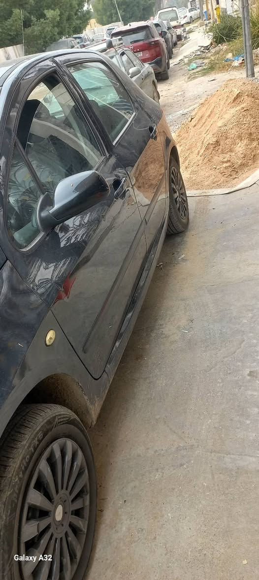 سلام عليكم بيجو فرنسي ٢٠٠٦ السياره جاهزه مابيه ضربه كير محرك كله تمام 
رقم بغداد انكليزي 
مكاني بغداد حي الجامعه 
السعر ٥٨ بيه مجال 
***********
