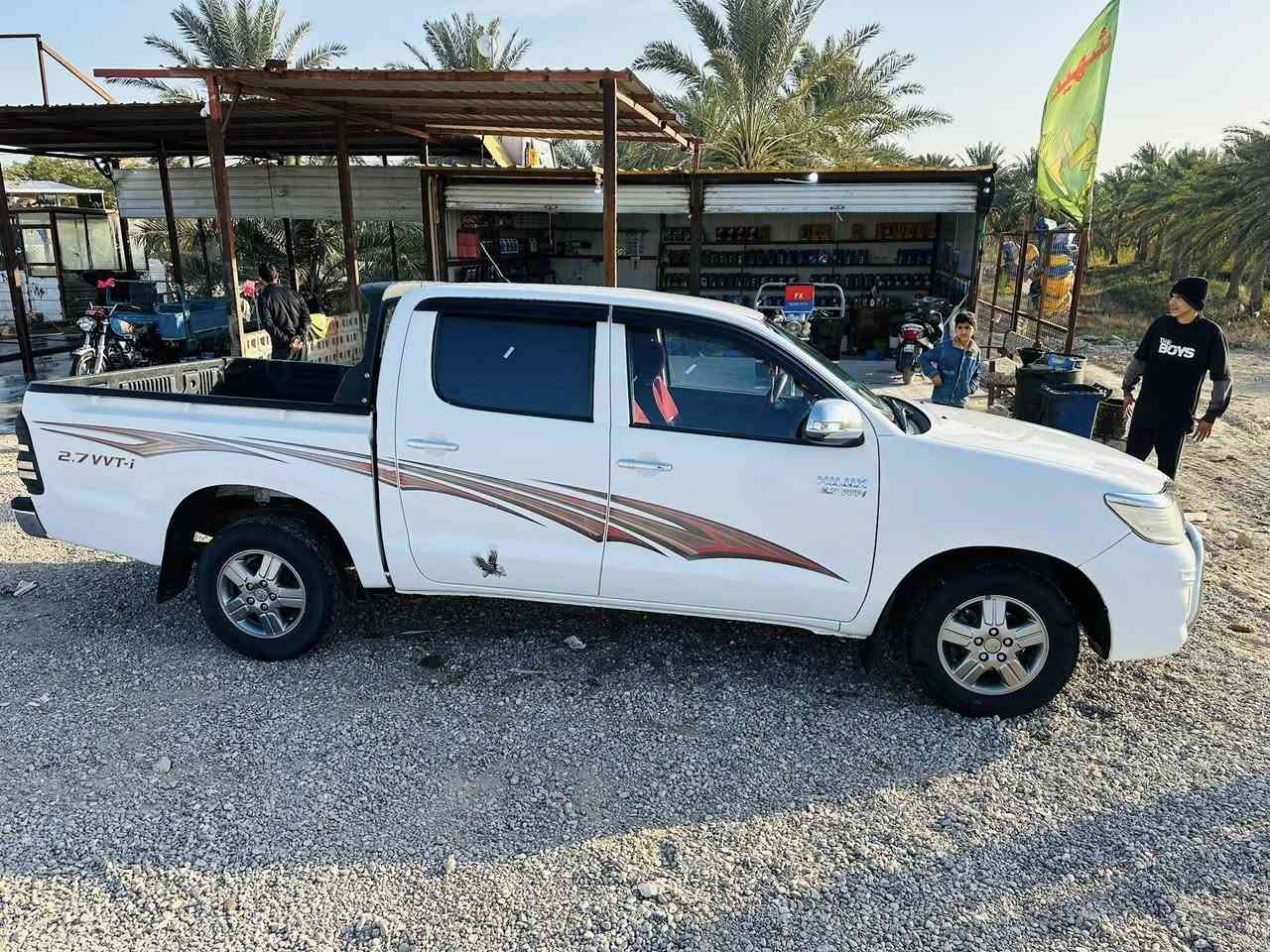 السلام عليكم بيكم هايلوكس موديل 2014اوتو مكفوله من الضربه والصبغ فقط بيها باردات ورصعات مكينه كير خير من الله تبريد تدفئه تخم تاير توه مبدلهن اللوحات الانكليزي باقي بس ع استلام سياره مال جناي السعر 225وبيه مجال المكان البصره قضاء المدينه رقم الهاتف ***********
