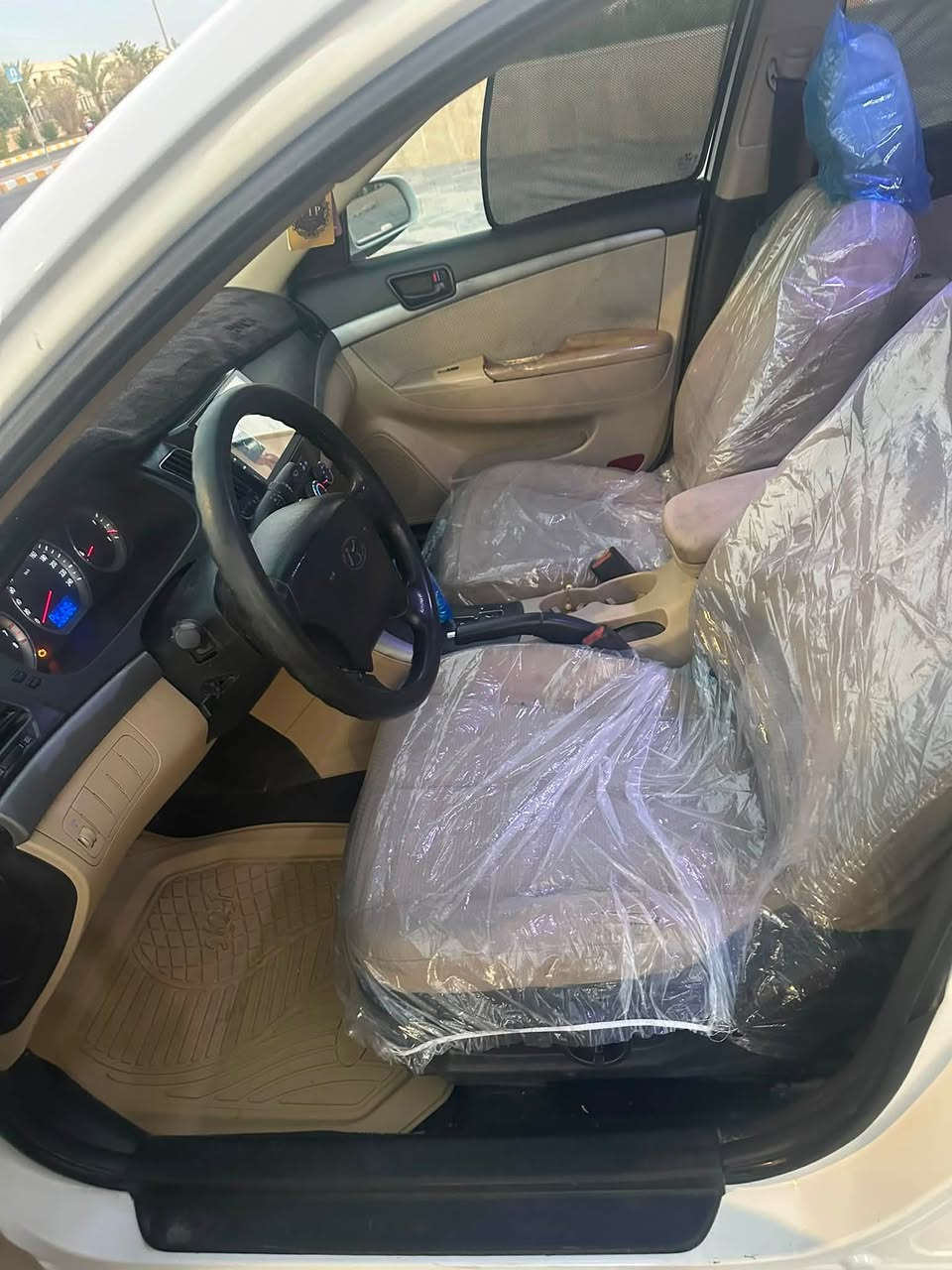 السلام عليكم
سوناتا (٢٠٠٩) خليجي
بسعر مناسب(١١٣) 
ابيض ثلجي
بيها جاملغ السكن+ باب بدون دواخل شرط
رقم اربيل دولي سنويه  لل ٢٩
هزه جديده
مكينه ٢٤٠٠ شرط بدون عيب
كير شرط بدون عيب
داخل لونين
ويل كروم (٥) + تخم تاير
شاشه ابل كار بلي
حساسات خلفيه
كامره خلفيه
تبريد ثلج منظومه جديده
مكان السياره تكريت
للاستفسار الاتصال(***********)
