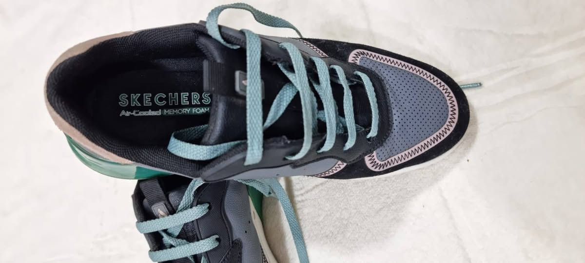 حذاء للبيع سكتشرز اصلي من الوكالة تم شراءه ، لا تقليد ولا كوبي ولا ماستر  ، ملبوس كم مرة ، مصنوع من الجلد والشاموه ، القياس طول القدم  ٢٦.٥ سم ، السعر  65 الف  .


**إذا كنت صاحب هذا الإعلان وتريد حذفه لأي سبب، رجاءا أرسل رسالة إلى الدعم الفني**