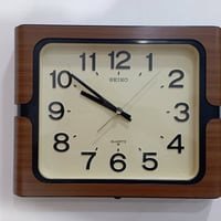 ساعة حائط من سيكو ياباني اصلي موديل الثمانينات ...الساعة بلادية بالكام...
