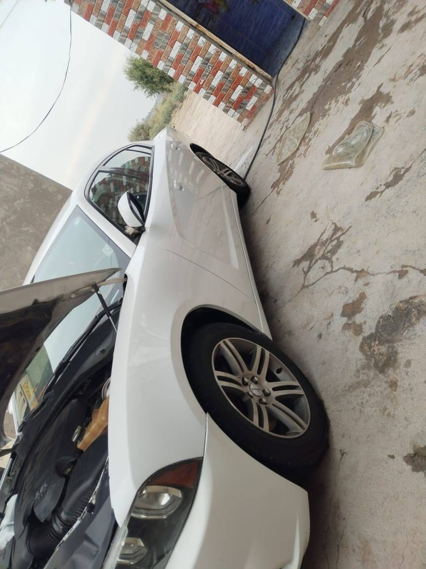 سلام عليكم جارجر 2013 للبيع  رقم اربيل بسمي شرط تحويل ثاني يوم وارد امريكي كير مكينه خير من الله اكسل جديد مشط جديد كير عصه مكينه 3600 حداديه اماميه وخلفيه جديده ويل خليجي 18 تخم تاير جديد سيارة خير من الله عضمته صافيه لا جارده ولا مصبوغه لاديترات جدد تبريد ثلج شغال توني امسويه بصمه ابواب بصمه تشغيل باتري جديد اسبير جديد فرشه ارضيه عسلي اداخل اسود فحم مثبت سرعه تحكم ستيرن كرهبائيات شغاله كرسي السايق كرهبائي (مكان ناصريه رفاعي) ستفسار ***********
