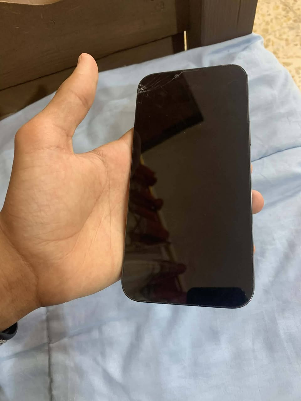 السلام عليكم
للبيع 
iPhone 13 Pro max 
ذاكره 256
 بطاريه 75 
الجهاز مبدل شاشه نوعيه حيل زينه  
والضهر مكسر ومن وكع كام يقره كامره  غير معروف 
بس شغاله
فيس ايدي شغال 
كامرات شغاله 
سماعات. كلشي شغال الجهاز 
شاصيه شخط مابي 
 السعر ب410 بي مجال. 
مكان تكريت. 
الاتصال ***********
