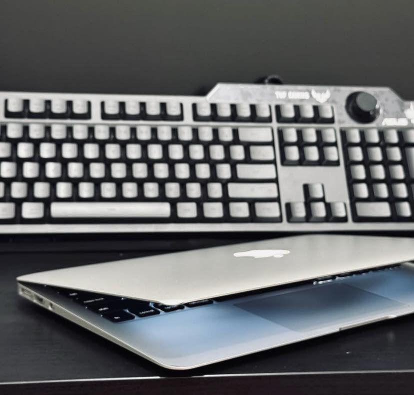 ماك بوك Air 2015 سلم هارد 256 core i5 نضيف كلش كيبور ضوئي مع تفاحه كله شغاله مابيه اي خلل تدعم مجموعة الاوفس كامله بطاريته ممتازه بالشحن مع ملحقاته رايده 125 نهايته مكاني تكريت ***********
