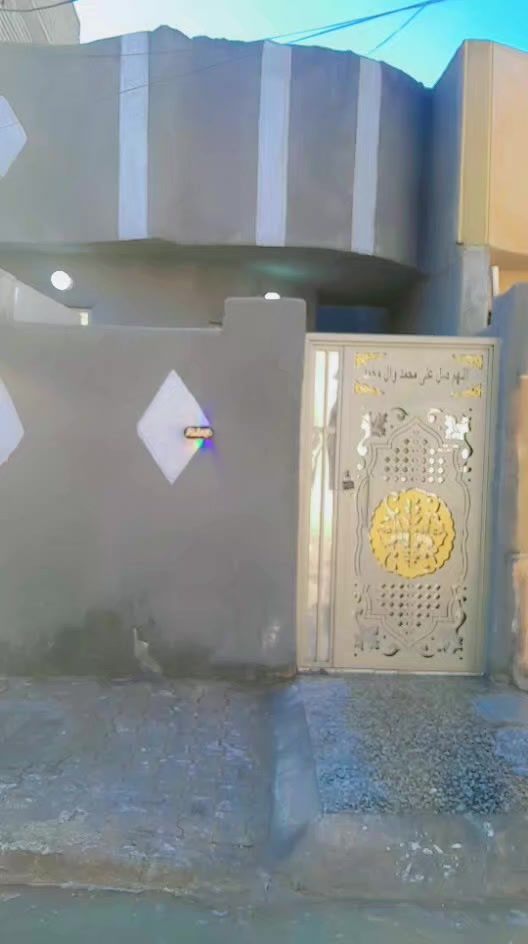 السلام عليكم مرخصةمديرالاكروب المحترم بيت جاهز تسليم مفاتيح اي نقص مابي المساحه ١٠٠متر حي السلام شارع المستشفى الجديد كماليه خدمات كامله مجاري وتبليط مقرنص كهرباء انترنيت ضوئي مولده ذهبي للاستفسار البيت زراعي يبعد عل المستشفى ٢٥ متر ***********
