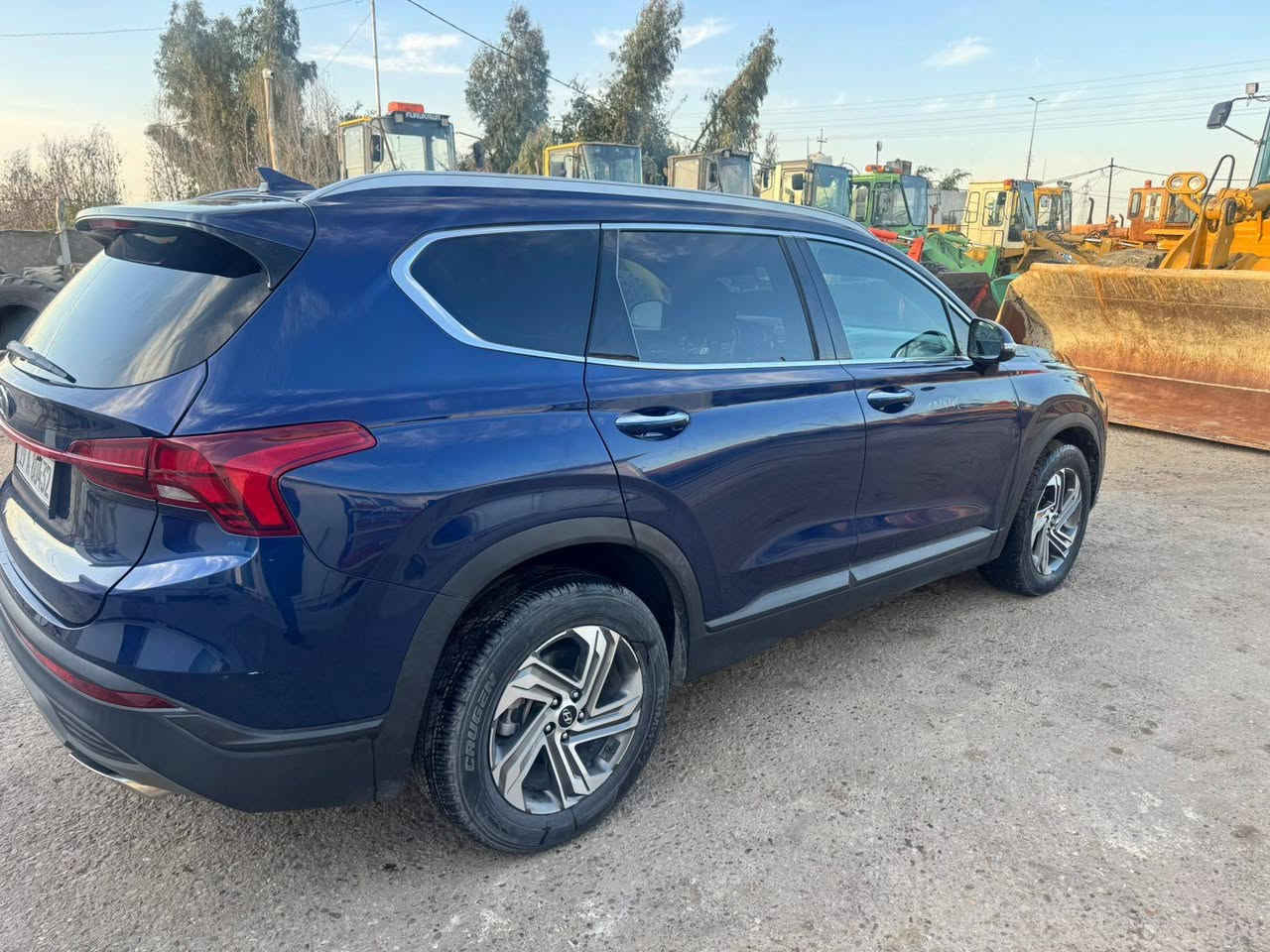 🚗 للبيع — سنتافي 2023 فئة SEL 🔥

✨ المواصفات:
▪️ فئة SEL
▪️ محرك 2500cc تنفس طبيعي
▪️ دفع أمامي FWD
▪️ ممشى 55 ألف
▪️ وارد أمريكي
▪️ اللون أزرق – داخلية رصاصي
▪️ الموقع: كربلاء / حي المدراء
📌 المواصفات الكاملة:

✔️ شاشة كبيرة مع Apple CarPlay & Android Auto
✔️ كامرة خلفية
✔️ حساسات أمامية وخلفية
✔️ تشغيل بصمة
✔️ دخول ذكي
✔️ تشغيل عن بعد
✔️ تحكم ستيرن متعدد
✔️ مثبت سرعة
✔️ شاشة عدادات ديجيتال
✔️ تبريد وتدفئة 
✔️ نظام أمان متكامل (تحذير تصادم، مانع انزلاق، ABS، Airbags متعددة)
📍 ملاحظة:
السيارة حادثها جاملغ عكس السايق + شوية من البنيد 
💰 السعر: 220 ورقة وبيه مجال 
السيارة مرتبة ومابيها نقص 💙
للاستفسار خاص او اتصال. بغداد, العراق


**إذا كنت صاحب هذا الإعلان وتريد حذفه لأي سبب، رجاءا أرسل رسالة إلى الدعم الفني**