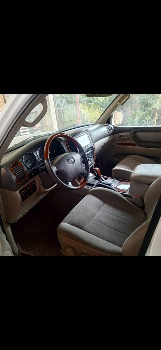 السلام عليكم
لاند كروز موديل 2006 GXR ليمتد فول مواصفات 
 مكينة 4500 6 سلندر محرك عدل
ماشية 158 الف كيلو متر قابل للزياده 
فور ويل4x4 شغال
3 قطع تبريد و ثلاجه 
شاشة و كامرة خلفية 
سلايد 
حساسات امامية و خلفية بلادي 
كشنات مخمل
زركات دعاميه بلادي 
 تايرات جدد يوكاهاما ياباني أصلي اسبير شركة 
حادثها موضح بالصور 
السياره رقم سليمانيه باسمي و تحويل فقط
السياره كلشي شغال بيها 
صدر خلفي جديد و امامي جديد 
 دسكات تخم جديد امامي و خلفي 
 منضومة زنون أصلي عالي ناصي 
مازدات جدد شركة ديبو
السعر 200 ورقة
***********
