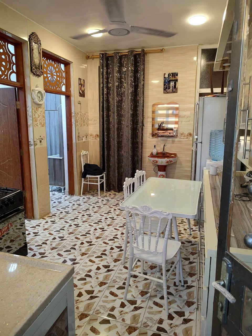 بيت 🏠 مساحة 60م طابق ونص
2غرف +صحيات 2 

مطبخ ستقبال. 

طابو زرعي سند 25✅ 

تنازل شركة + قرار محكمه 

📍البوعيثة مجمع العدل 

***********
