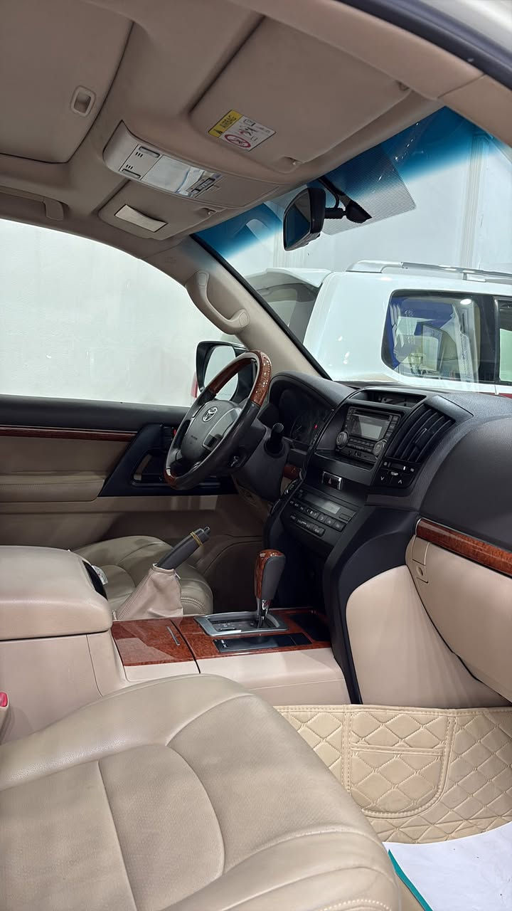 السلام عليكم 
لاند كروز 2013
بريم اصل ماشيه 70 الف 
كفاله السياره بيها بارد قليل 
سونار مرفق بصوره 
تواصل***********
عنوانها بغداد
