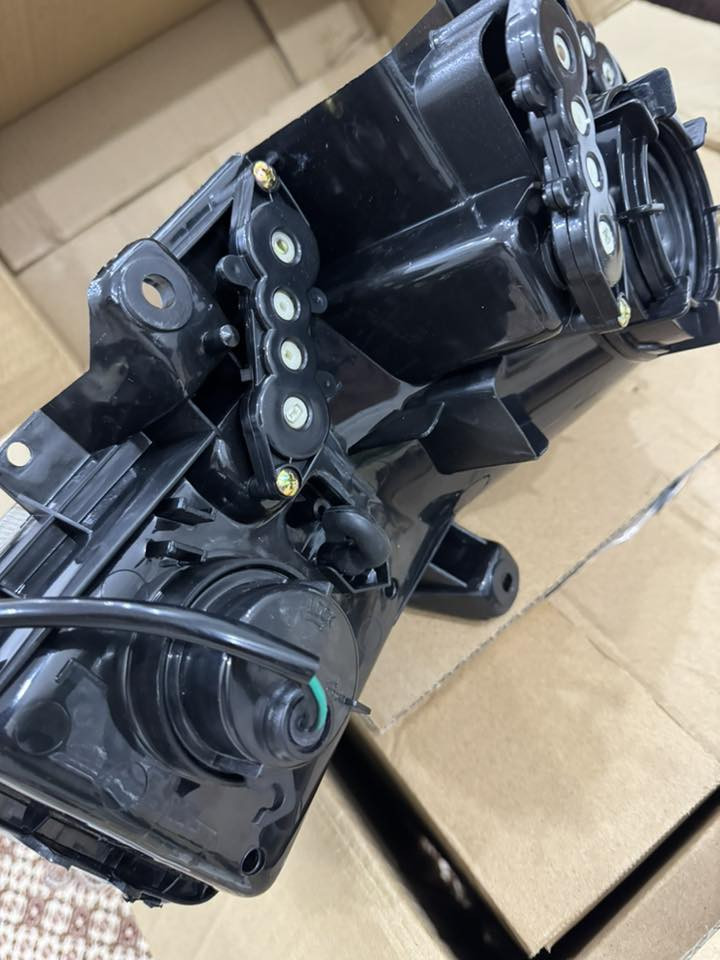 لايت نيسان اصلي مع كلوبات داخليه سعر زوج 80 الف 
ويوجد توصيل ل جميع محافظات العراق 
رقم اسياسيل 
***********
رقم كورك 

***********
