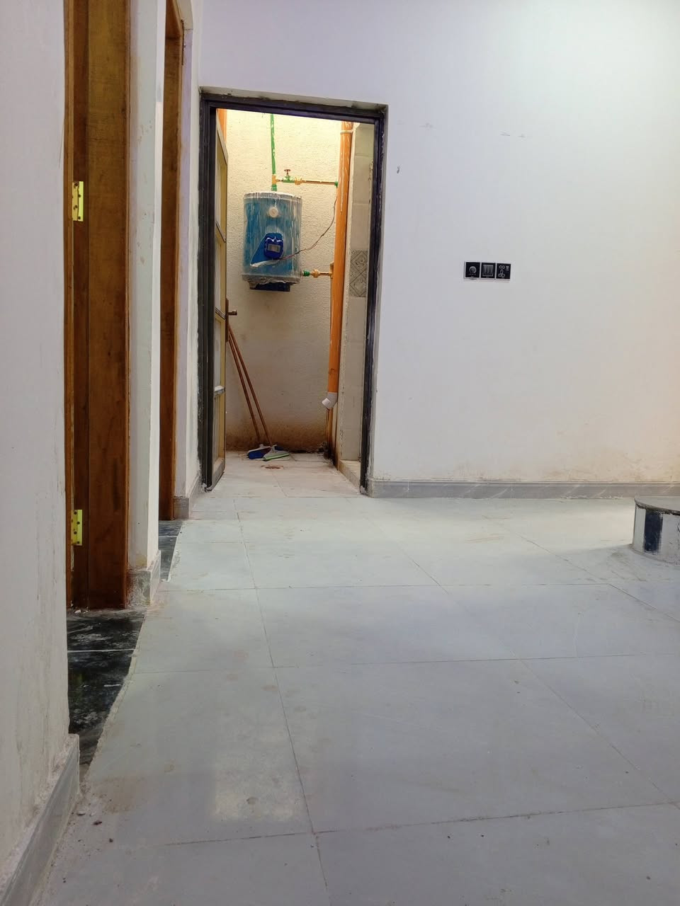 سلام عليكم متوفر بيت ابو الخصيب ابو كوصرة قرب سنتر طاهة وقف سني الأرض مسجلة مساحة 100 متر يتكون من غرفتين وصاله ومطبخ ودوانية صحيات داخلية وخارجية سعر 50 بي مجال تصال على هذا الرقم بي واساب ***********
