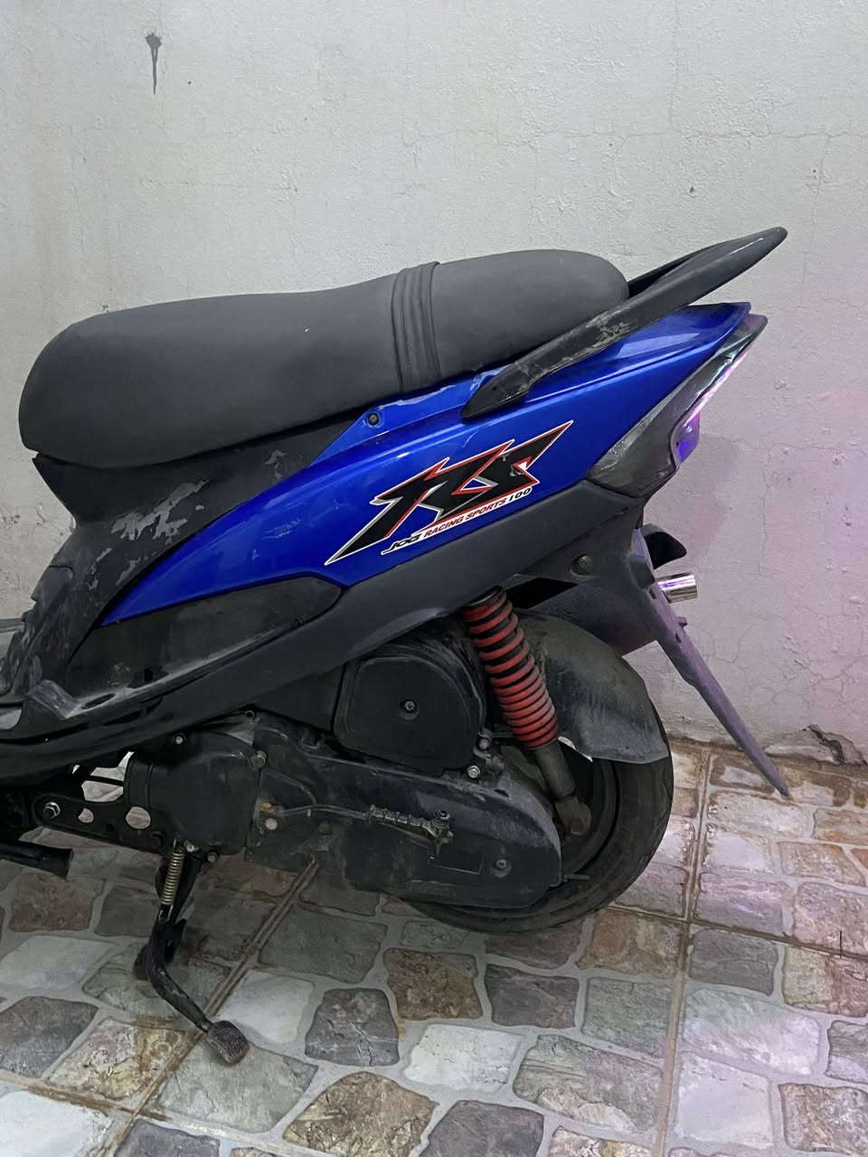 عدله بوشه 49 نضيفه مال جناي بدون نقص مرتبه صالنصه fm سعره 650 ❤️
***********
