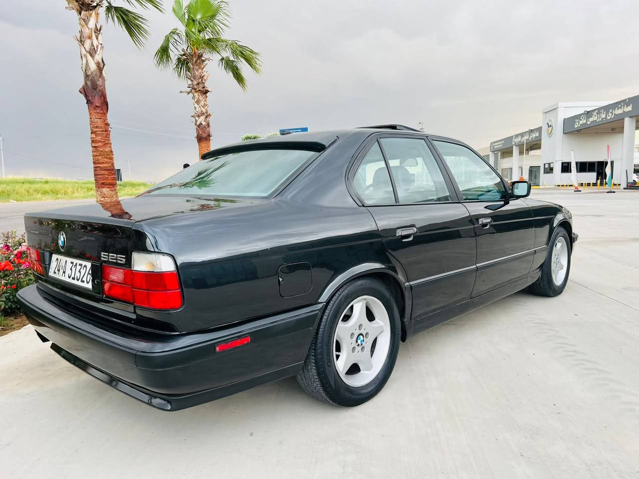 -سلام عليكم BMW....
موديل 1990محدث  95بدون ضربه مصبوغه عام للجمالية ✅
 مكينه 525 كبس اصل و فصل گير اوتوماتيك  تبريد ...
سياره بجم عريض سلايت 
. ستيرن ايرباك اربع جام كهرباء مرايات كهرباء شغال .
داخل كارتير دبل جكمجه كشنات جلد بلاد هيتر .داخل فورميكه  . بردة خلفيه شريكه .رقم وسنويه جديدة لل 2029 شرط تحويل .
سعر 65  ومجال مكان سيارة قضاء عقرة بين اربيل و دهوك رقم تلفون /***********.
