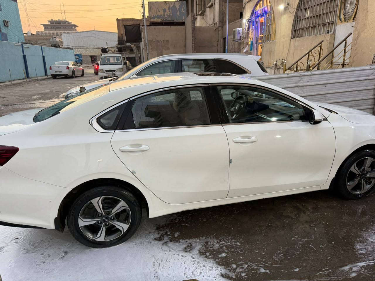 سلام عليكم سيراتو 21رقم بغداد جديد ماشيه 82 شاشه سلايد مري شفط قطعتين تبريد محرك 1600مكفوله عده ربع دعاميه عارضها 158بيه مجال سونارها وياها***********
