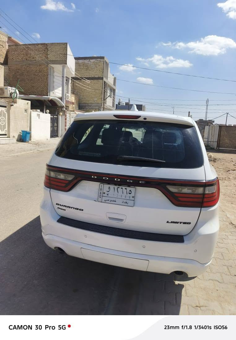 السلام عليكم 
دورنكو موديل ١٥ خليجيه رقم بغداد 
بيه قطعتين صبغ 
فول لمتد   جاهزه 
محرك سته تبريد ثلج تخم تاير 
رقم صاحب السيارة مكلف بلنشر مو سيارتي اتصل ع راعيه 
سعر ٢٢٠وبيه مجال
***********
