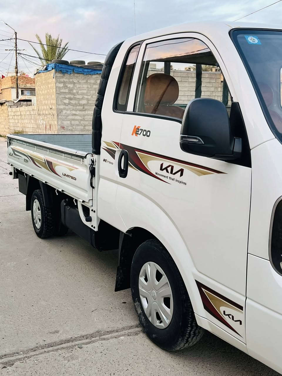 السلام عليكم كيا 2700 موديل 2024 للبيع او مراوس بموديل اقل مواصفات الفول المعروفه شاشه دبل ايرباك لد امامي ماشيه 53 الاف للاستفسار ***********. ***********
