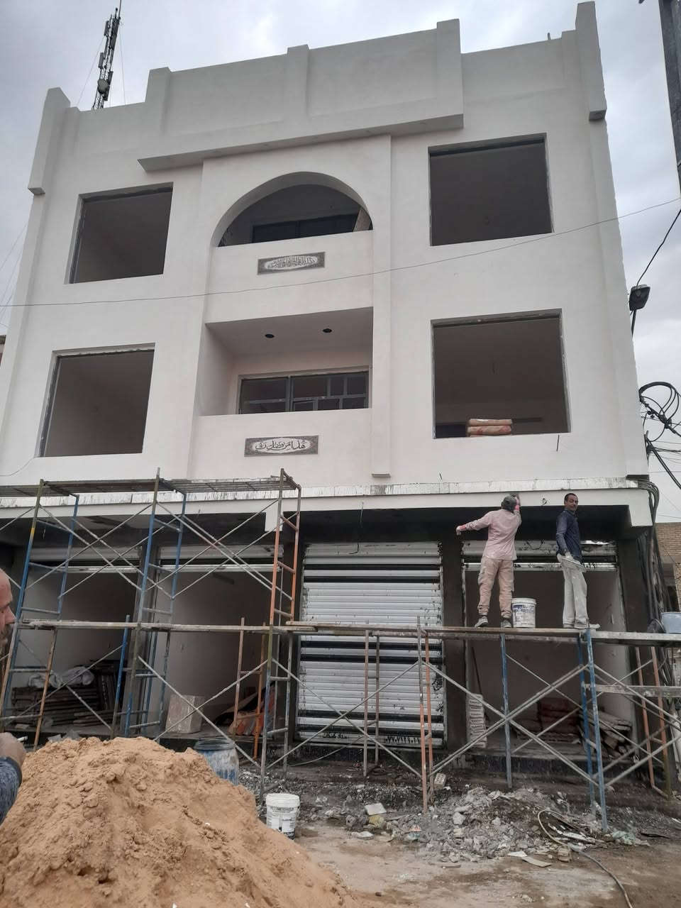 لباخ مصري متفرغ حالين لبخ اسمنت وسقل وجراره ونتر وتشميع وتركيب فوم وجميع شغل البخ بأسعار  مناسبه ***********
