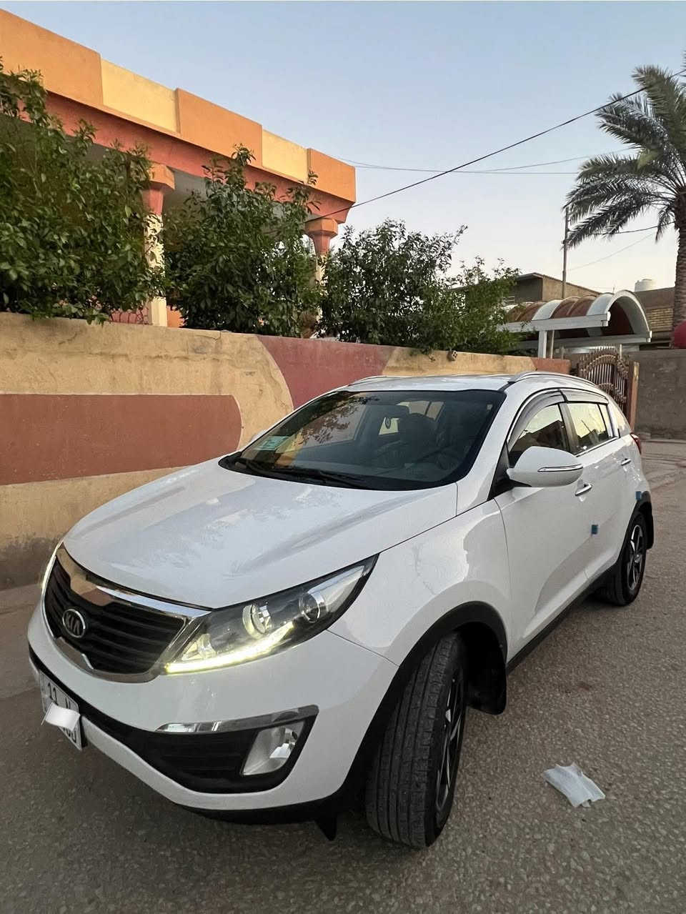 السلام عليكم
سبورتج 2011
خليجي 
رقم بغداد الجديد تحويل ثاني  يوم 
محرك 2000 دوش بلادي 
بيه شبر صبغ بجاملغ الامامي ولباقي كفاله عامه من كلشي 
شاشيه 
كامره 
حساس خلفي 
تبريد بيانو لمس 
اشاير بلمري 
مري شفط 
لد امامي 
كشن السائق كهرباء 
ماشيه 178 الف حقيقي 
وبعد المواصفات المعروفه 
السعر 132 وبيه مجال 
الاستفسار (***********)
