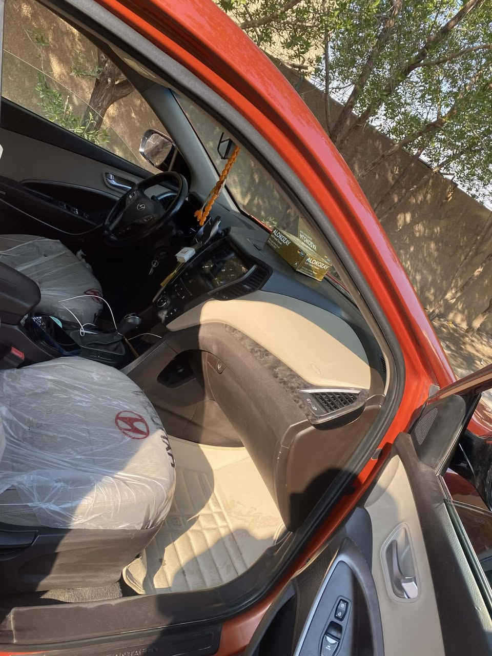 السلام عليكم هونداي سنتافي موديل 2017 وارد امريكي داخلة كلين طخة صغيرة بالدعامية الامامية وصور الحادث موجودة وهنا بالعراق صار بيه صبغ بالجاملغ الامامي وبارد باب السائق السيارة ماشية 116 ميل السيارة جاهزة ومابيه نقص السعر 150$ وبيه مجال بسيط السيارة رقم اربيل وبسمنا تحويل او وكالة ***********
