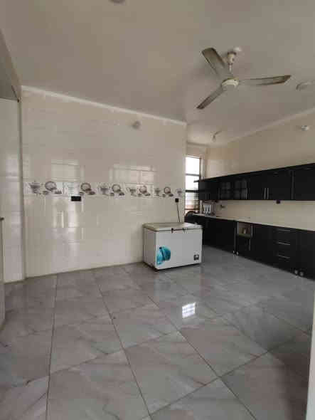 البيت للبيع طابو زراعي الحمزه الغربي مساحه البيت 380متر سند 25ركن على شارعين..شارع 6 ونص والشارع الجانبي 7 متر..الواجهه 17 متر ونص النزال 22 متر.. البيت صب كونكريت درجه اولى البيت مكون من  استقبال 9متر/4ونص صاله 8/12..مطبخ بارد مفتوح 6/5 مع مطبخ حار داخلي.. غرف نوم عدد 2. مساحه الغرفه.6/5..صحيات داخليه 3/3.. صحيات خارجيه..3/2 منور عدد2..حديقه مع طارمه كبيره.. وكراج سياره وحديقه جانب البيت مساحته 50 متر تقريبآ ..خدمات كامله  البيت جديد ودرجه اولى سنه البناء نهايه سنه 24.
شارع علي قمارة قرب اسواق حسون مخيف مداور مباشر بأسم المشتري 
للاستفسار الاتصال على الرقم 
***********
او مراسلتنا وات ساب ماسنجر.

السعر ١٢٥ وبي مجال
