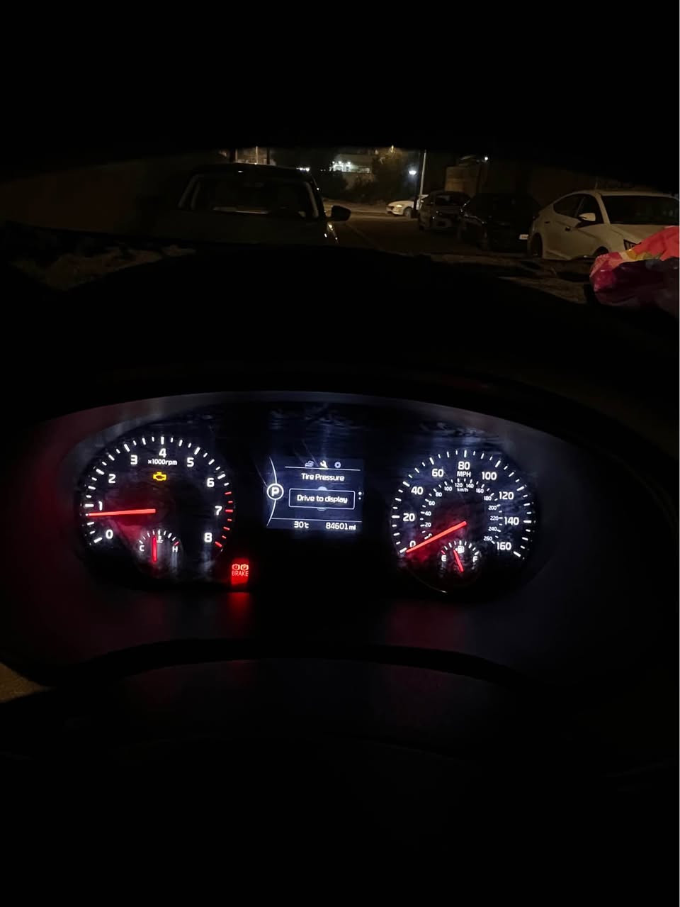 سورنتو 2017 امريكي السيارة
محرك 4 سلندر 2400
السياره حادثها جاملخ وبنيد سطحيات بدون شواصي ولا لغود مجرد تبديل
ماشيه 87mi 
السياره رقم اربيل باسمي تريد وكالة او تحويل حاضر
مواصفاتها ستندر
7 مقاعد محور 5
مثبت سرعة
شاشة
لدات حاجب
زينون
حساس اطار
مكفول كيرها والمحرك
السيارة نظيفه بمعنى الكلمه
 واستخدام شخصي على ايدي 
اريدها ب160 بدون مراوس
***********
*********** البصرة, العراق
