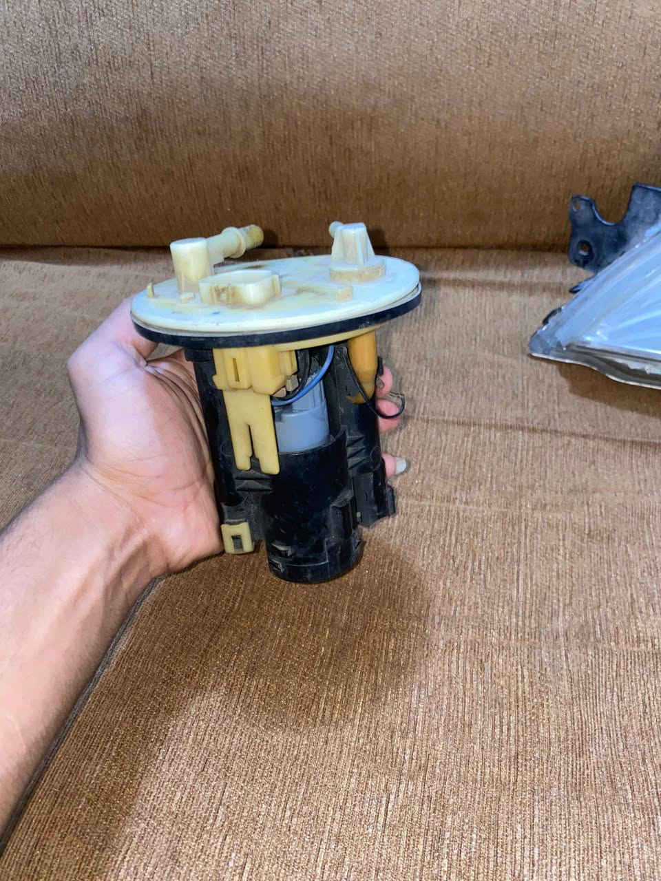 سلام عليكم غراض لانسر للبيع
ماصدات لانسر اصلية 
عبوات اصلية  2
طوافة بانزين  اصلية
 وجه دشبول مسجل 
مكاني بغداد البلديات  غير متواجد خاص 
***********
