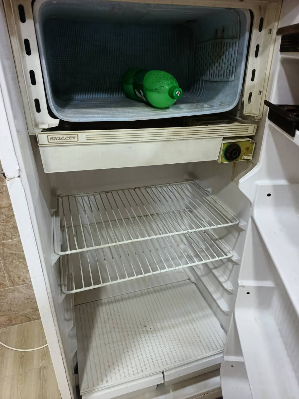 السلام عليكم غراض للبيع
وقوله تعالى ولا تبخسوا الناس أشياءهم
عندي. 
ثلاجه عشتار سعر130 الف امانه الله برودتها تدفع متر . شغاله١٠٠٪
مبرده الشمال حجم الجبير  شغاله ١٠٠٪ سعرها 75الف 
بوفيه خشب كامله حتى القفاله شغاله .. سعرها 30 الف والقفل ب٥ الف وانته احسب 

للاستفسار ***********
