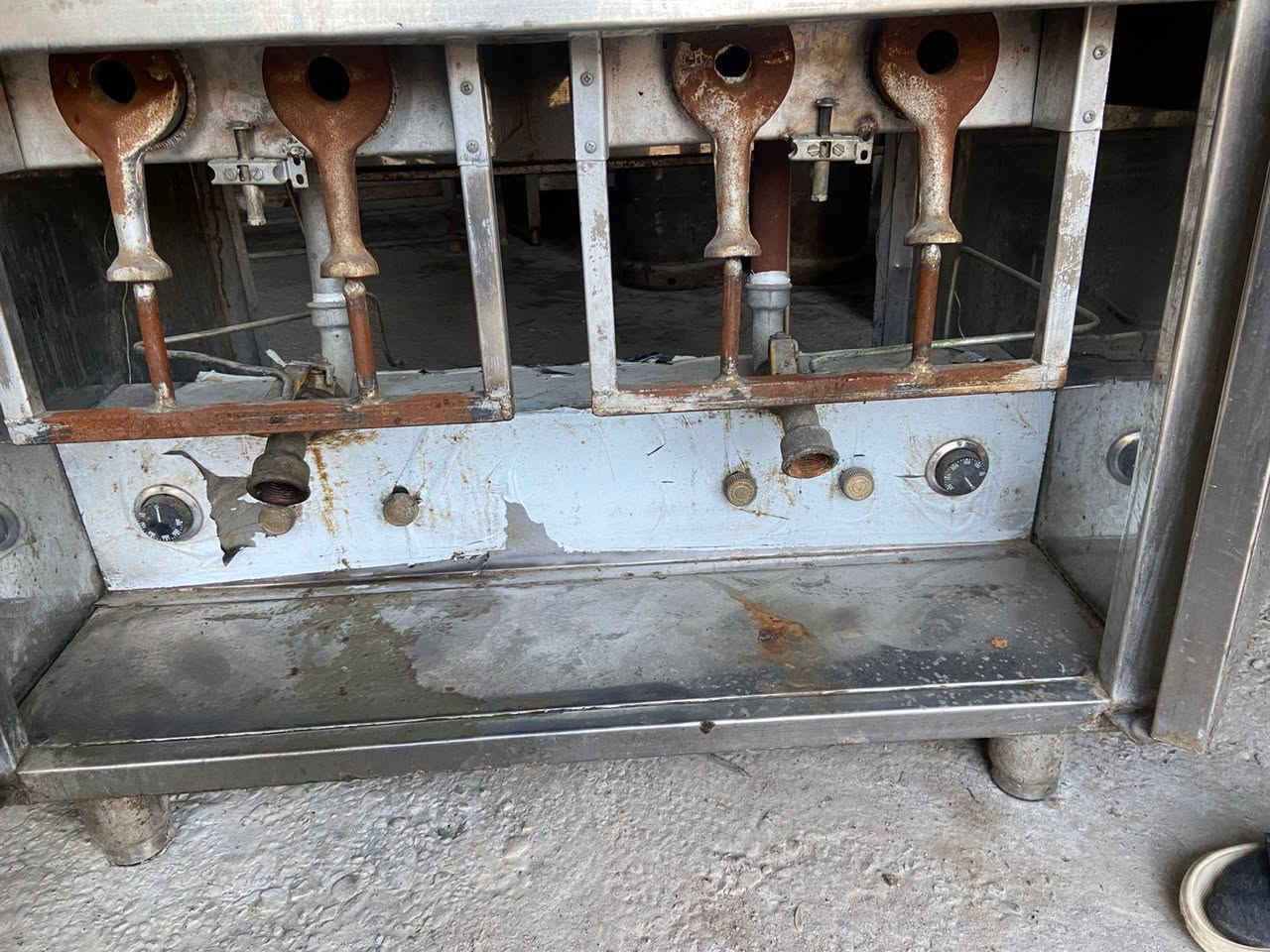 السلام عليكم مكلف بل نشر قلايه للبيع حوضين للاستفسار ***********
