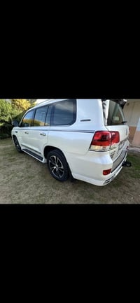 سلام وعليكم لاندكروز مديل 2021 يعني آخر صدار بهاذا لشكل محرك 8 سلندر 4...