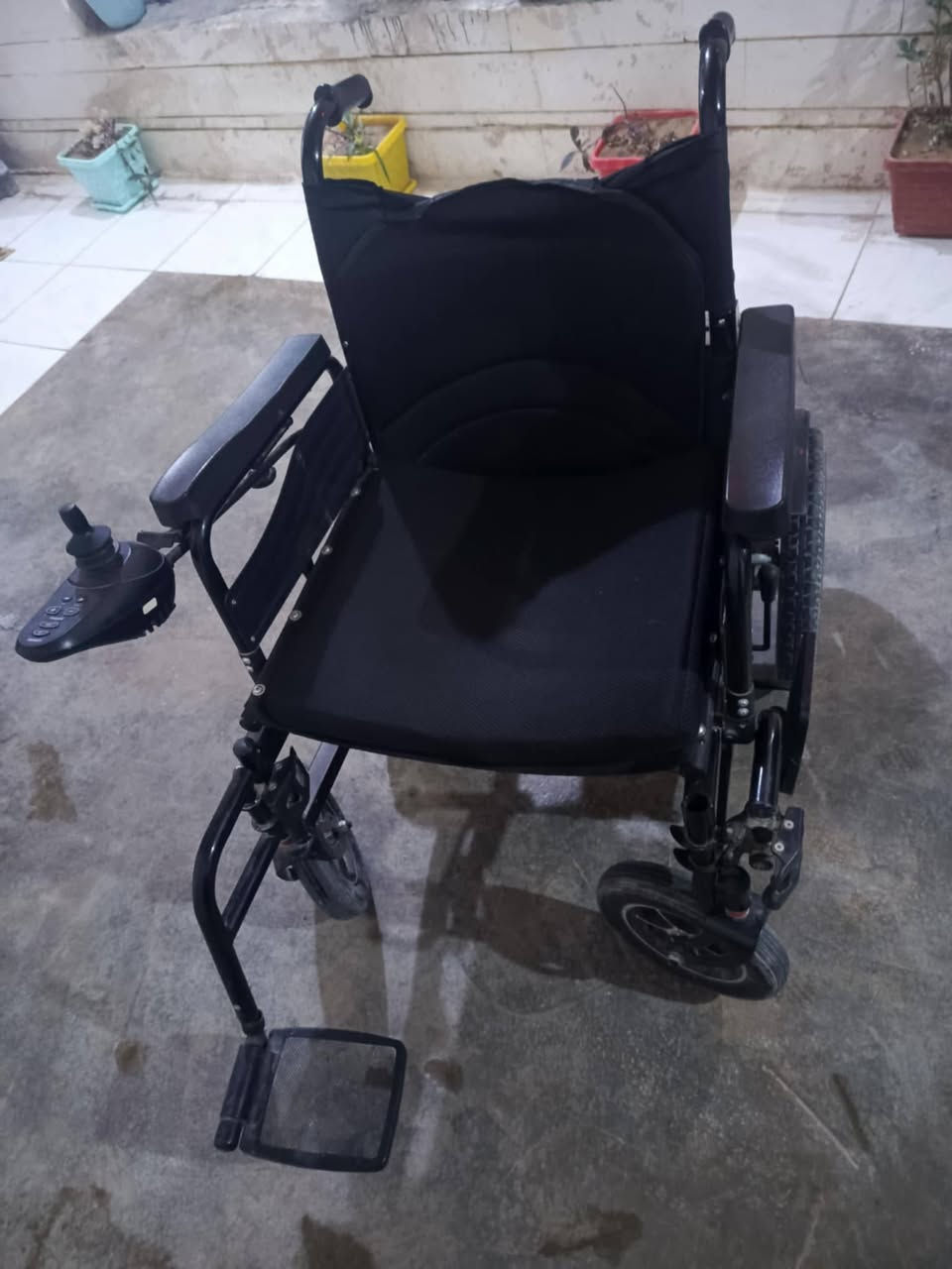 السلام عليكم عندي عربانة كهربائية نضافة فول شرط السعره 500الف وبيها مجال ***********
