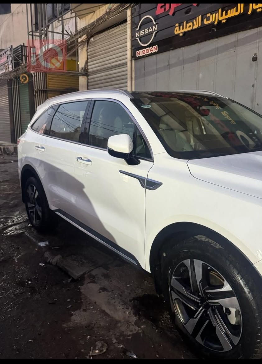 السلام عليكم عيني سورنتوا موديل 2023 فول مواصفات 4 سلندر محرك 2500 تيربوا سياره وارد خليجي مكفوله عدا بارد بالجنطه 4 اصابع ماشيه 39000 رايدها 26500 و بيها مجال بسيط  للاتصال  ***********
