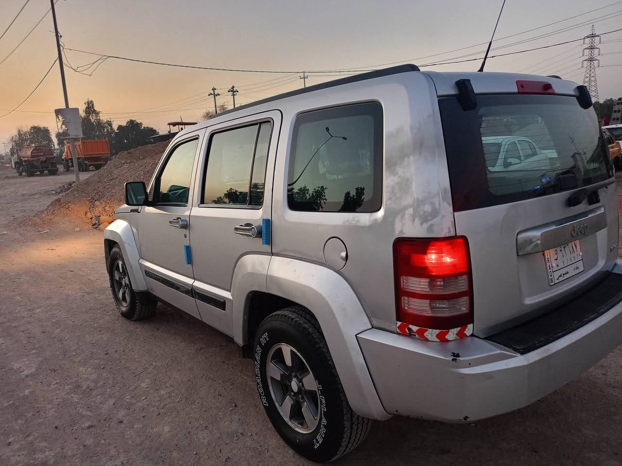 سلام عليكم جيب لبرتي للبيع موديل 2008رقم بغداد سنويا مجدده ل 27 السعر 85 ورقة وبيها مجال سيارة جاهزة من أي نقص كير ومحرك جدد العنوان واسط العزيزية الاتصال ع رقم الهاتف ***********
