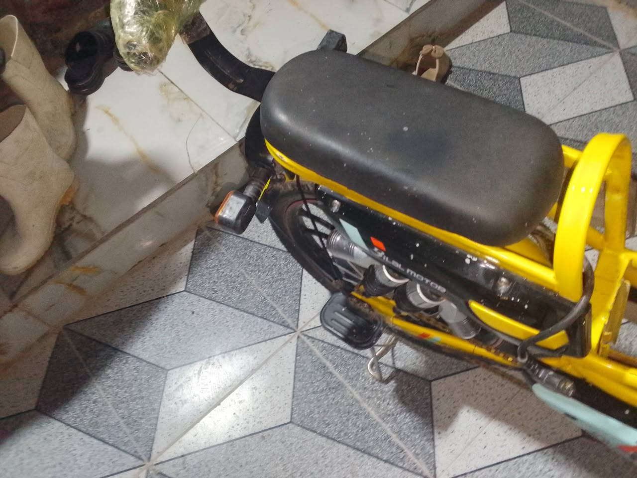 السلام عليكم بايسكل شحن للبيع حجم 20اربع سرع بطاريات جديده مكان كربلاء طريق النجف السعر300 وبي مجال  الرقم ***********
