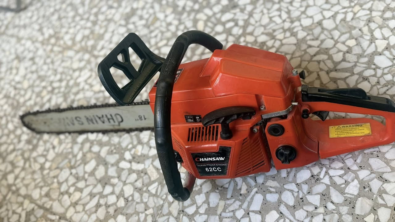 سلام عليكم منشار   يستخدم لتقطيع الاشجار المزلي والحدائق يعمل ع البانزين  اخو الجديد السعر   125 الف مكاني بغداد تقاطع درويش رقمي ***********
