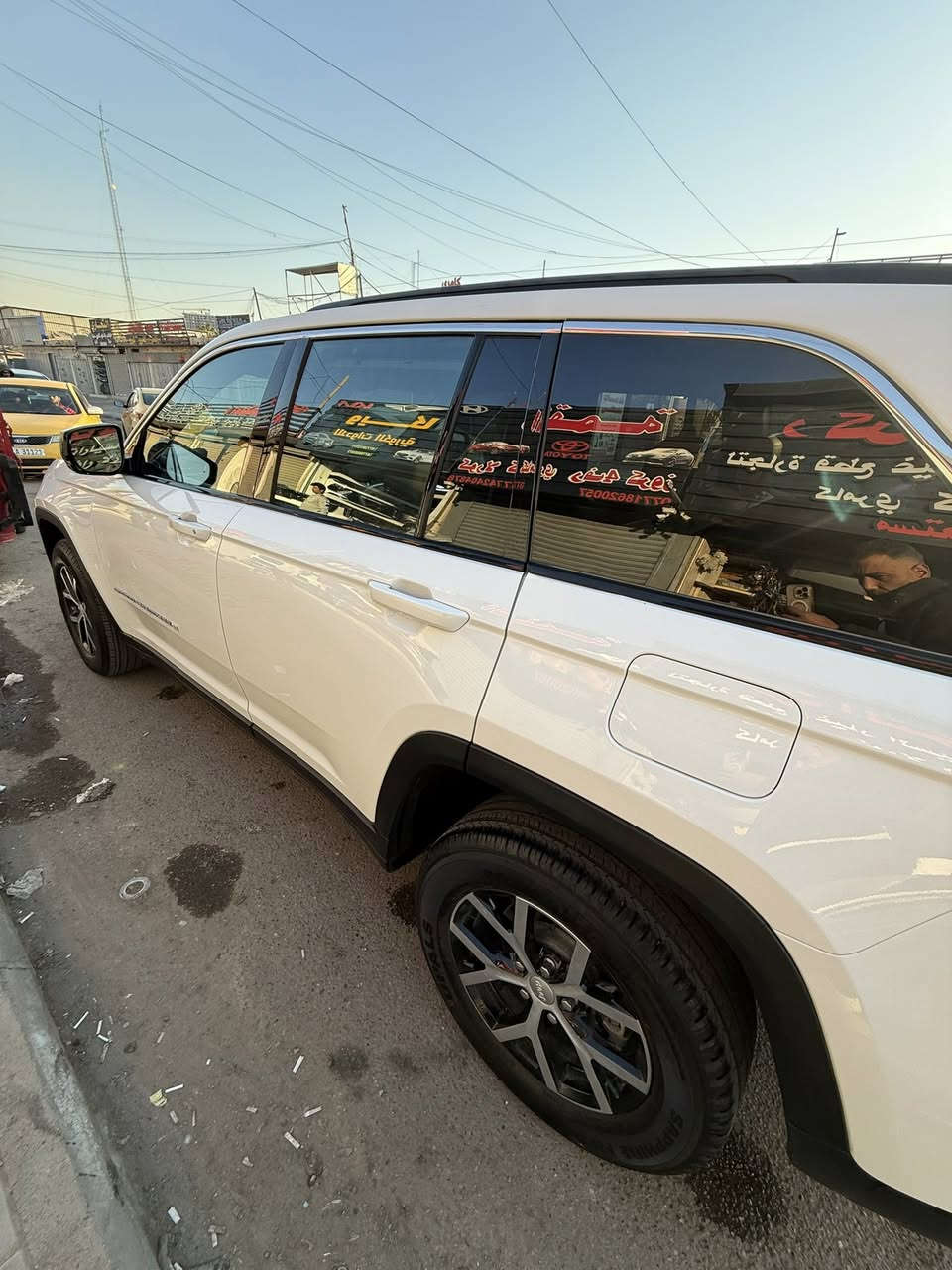 سلام عليكم جيب لمتيد بلاس وارد أمريكي فول مواصفات شنو بالك بيها داخل لون ابيض 5 كامرات كراسي تدفئة تبريد بردات السيارة زيرو ماشية الفين حادثها جانبي قطع بلادية نفس لون شادلها سيارة بانزين وماشية الفين جتي من امريكا ماشية 600 
السيارة كتاب شهداء بيها وكالة للمشتري للاستفسار ***********
العنوان بغداد شارع حيفا
