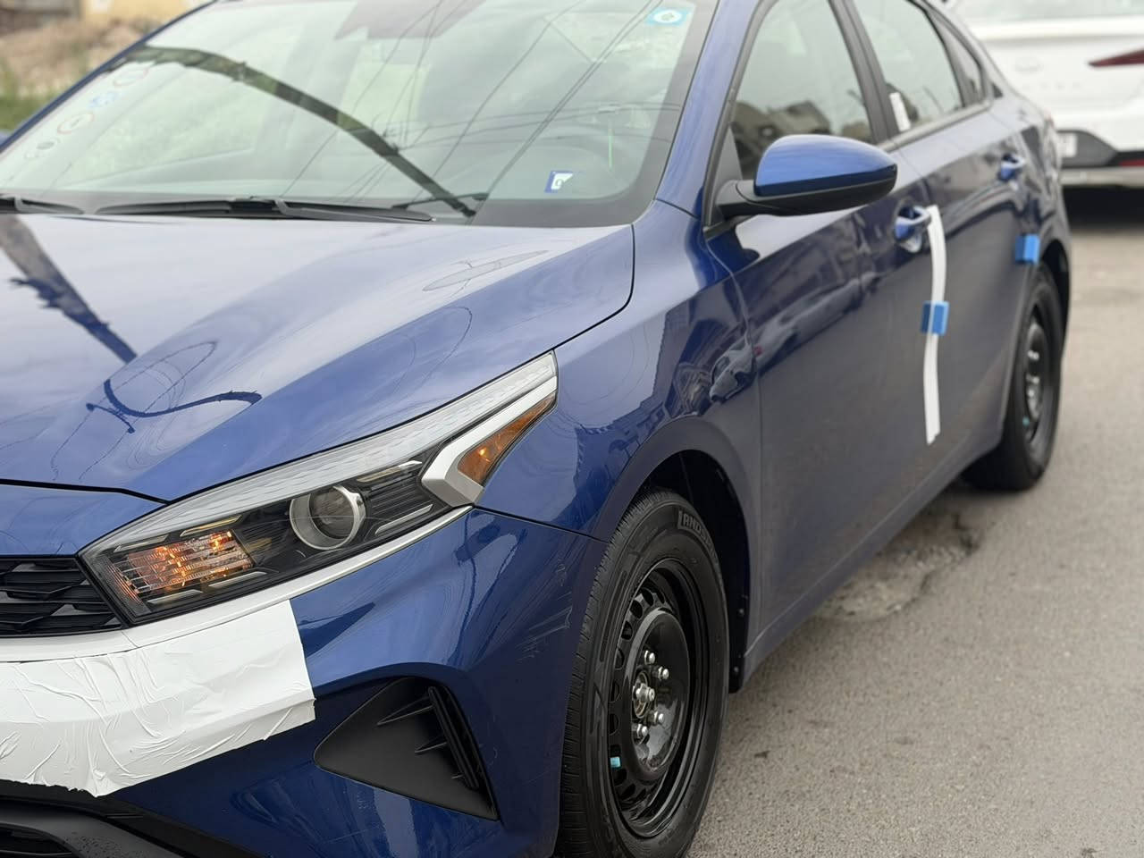 السلام عليكم للبيع فقط بلخير على الياخذه سيارةً تخبل سعره حلو أمريكية لون جويتي ازرق 
موديل 2023 فورتي محرك دوش 2000 كير محرك كفاله من الفتح والبخار ماشيه ٣٨ من امريكة ٢٨ يعني بلعراق ١٠ ماشيه #
حادثه قطعه تبديل قطعه صبغ فقط باب خلفي جاملغ خلفي 
بجم كبس ايرباك برده جاهزه بدون اي نقص منظومة زنون رقم بغداد إنكليزي هزه ارقام جدد تحويل مباشر 
سعره ١٤٧ نقد سعر بيع رجائا اخوان مستعجل على بيعته وسعره حلو مكانه بغداد البياع *********** 

صور حادث وسونار ناشره
