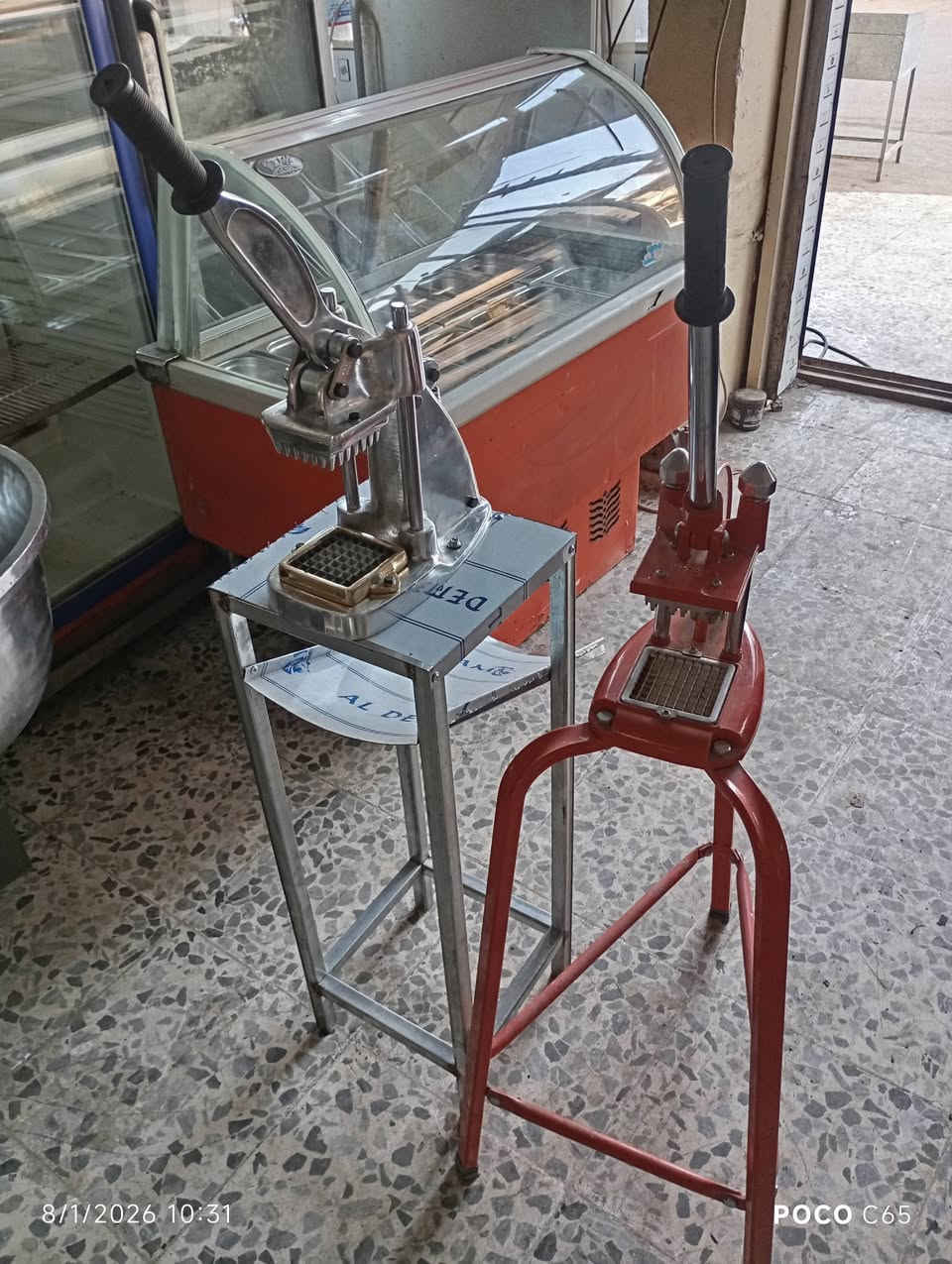 السلام عليكم اغراض للبيع.
مكان العلاوي شارع الشيخ معروف. قرب سوق هرج.
رقم التلفون.  ***********
