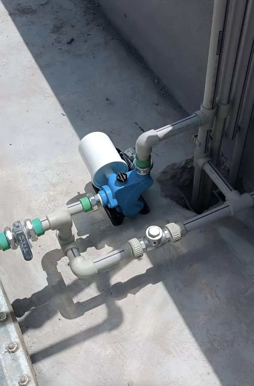 سلام عليكم 
مستعدون لتركيب كافة الخلاطات والكيزرات والماطورات المي والفلاتر والمغاسل الحديثه والقديمه والتانكيات والبوسترات ..اسطة بورجي جوال وعندي سياره اوصل لباب بيتك ب اسعارنا مناسبه فقط اتصل ع رقم (***********) موجود واتس اب
