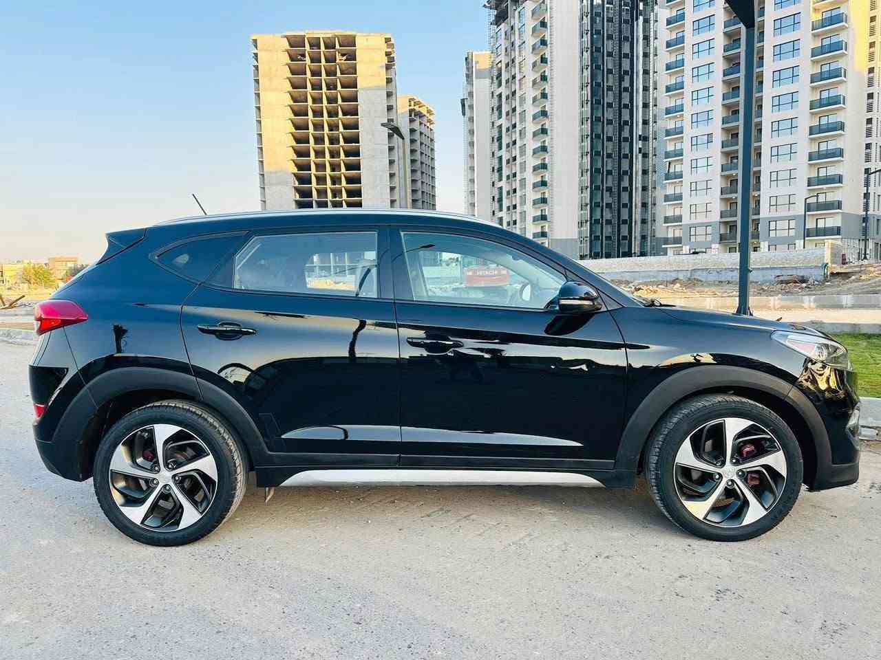 توسان 2017 وارد امريكي ماشيه 90 ميل محرك ستوني مبدل جديد فول مواصفات عدا الفتحه وبيهه صبغ بس البنيد مالتهه لبلادي ومرتبي جنطه كهرباء رادار حساسات اشاير بالمري شاشه لمس وجبيره بصمه كشنات جلد تدفئه نقطه عمياء دخول ذكي ويل رياضي 
تايرات تخم
تبريد كله من الفريز وانت صاعد 
محرك جديد كارتون جبتهه
منظومه احتراق 
منظومه تبريد الراديتر 
كلهه جديد مسويلهه ادامه كامله 
وجديده السياره باسمي 
محركهه صدك 1.6 تيربو طلقه السياره
للاستفسار الاتصال ع الرقم 
***********

