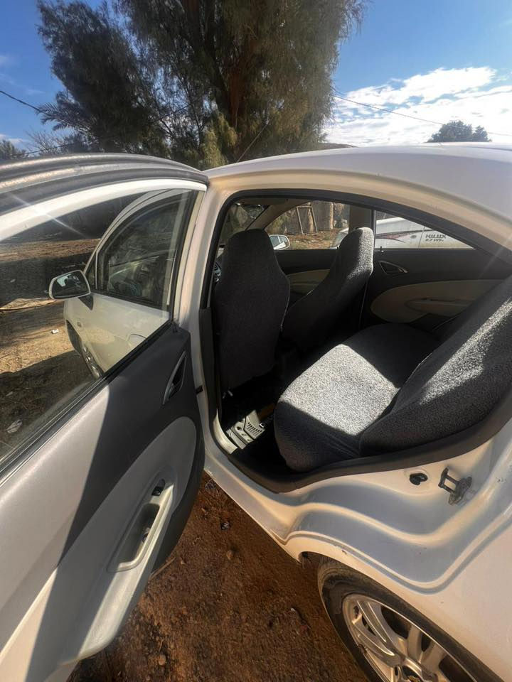 السلام عليكم
للبيع سياره شيفروليه سيل 

-المحرك 1600 بحاله ممتازه 

-كير عادي وبحاله ممتازه

السياره كفاله عامه من الضربه والصبغ 

-لاتوجد غرامات   سنويه جديده 

- السياره بأسمي مداور ثاني يوم 

- ⁠رقم الهاتف ***********

- ⁠السعر 62 ورقه

مكانها الغراف
